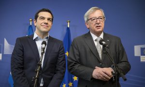 LIVE: Tsipras vraagt Duitse minister van Financiën of blowjob naar wens is