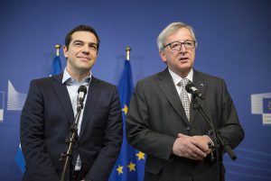 Na de blowjob nam Tsipras nog deel aan de traditionele circle jerk van de Europese leiders. (Foto: Flickr, CC)