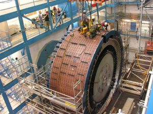 CERN bouwt aan een deeltjesvertrager. Foto: Argon National Laboratory CC BY-SA 2.0