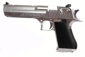 De Desert Eagle is een van de wapens die je in de automaat kunt kopen. (Foto: Wikimedia Commons)