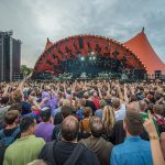 FACTCHECK: Mag de politie u naakt fouilleren op festivals?