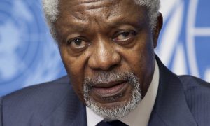 Hond Kofi Annan eet bemiddelingsmandaat Syrië op