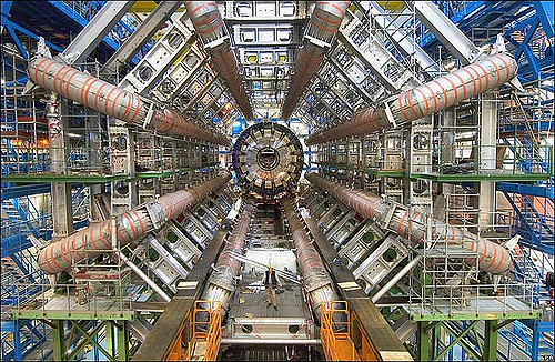 De Large Hadron Collider Collider versnelt deeltjesversnellers.