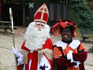 Sinterklaas (links): "Er zijn geen stoute kinderen." - Archieffoto.