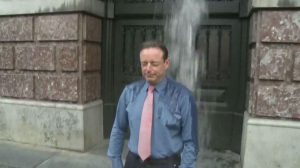 Bart De Wever krijgt wel vaker een koude douche. (Foto: ATV)