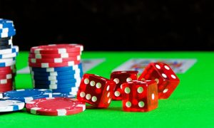 Theresa May door echtgenoot uit casino gesleurd