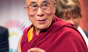 Verbitterde Dalai Lama zet stap opzij