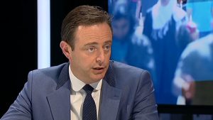 De uitspraken van De Wever zouden in de jaren negentig wel nog vooraf gegaan zijn door 'Ik ben racist maar'. (Foto: VRT)