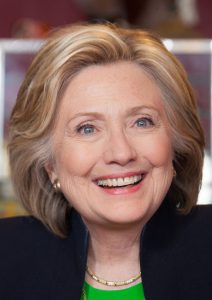 Hillary Clinton is mogelijk de eerste vrouw ooit die een nucleaire oorlog kan ontketenen. (Foto: Hillary for Iowa, CC by 2.0)