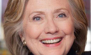 ‘Post-menopausale Hillary Clinton geen gevaar voor emotionele nucleaire lanceringen’