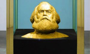 Partij Van De Arbeid investeert partijdotatie in grote, gouden buste Karl Marx