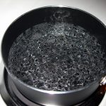 Expert: ‘Kook rauw water altijd in kommetje water’