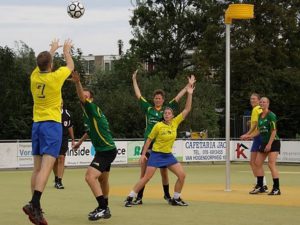 Er is geen enkele sport die beter voorbereidt op een carrière als professioneel korfbalspeler dan korfbal. (Foto: Youtube)