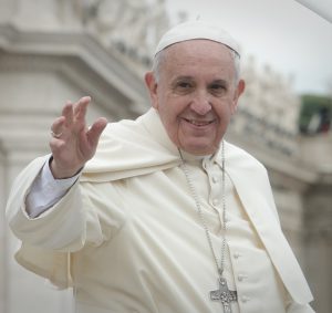 Paus Franciscus sloeg de pers met verstomming door holebi's niet onmiddellijk te verketteren zoals zijn voorganger. (Foto: Wikimedia Commons)
