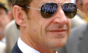 Sarkozy schiet op vakbonden en buitenlanders