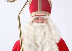 Brave kindjes veroordelen stout kindje dat niet in Sinterklaas gelooft ter dood