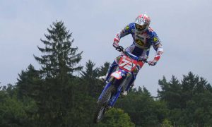 Stefan Everts reed met motortje in fiets