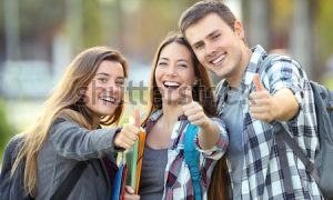 Onze scholen doen het goed: nog nooit zoveel stockfoto’s van gelukkige studenten