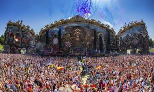 Tomorrowland screent bezoekers op muziekliefhebbers