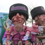 Minderheidsgroepen die niet geschoffeerd werden op Aalst Carnaval dienen klacht in bij Unia