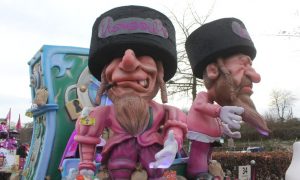 Minderheidsgroepen die niet geschoffeerd werden op Aalst Carnaval dienen klacht in bij Unia